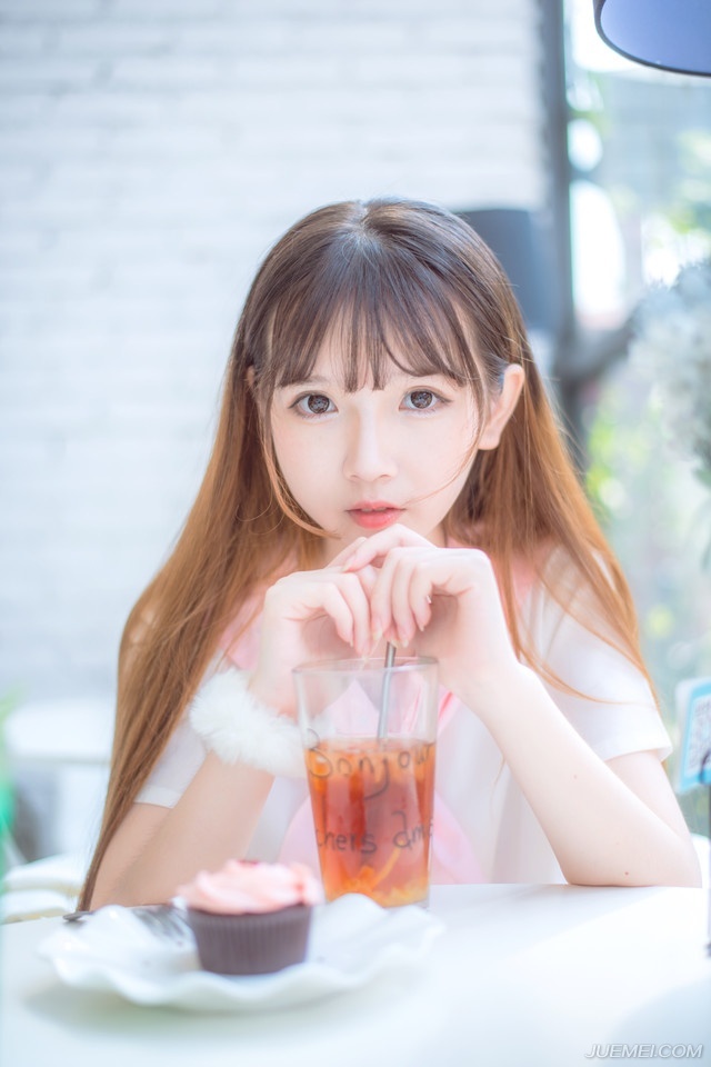 但我更喜欢这样，就像你一直在这里，忽然之间涌来一批人，和你干着一样的事，忽然他们又都走了，这里并不冷清，但周围不在纷杂。——韩寒《我所理解的生活》